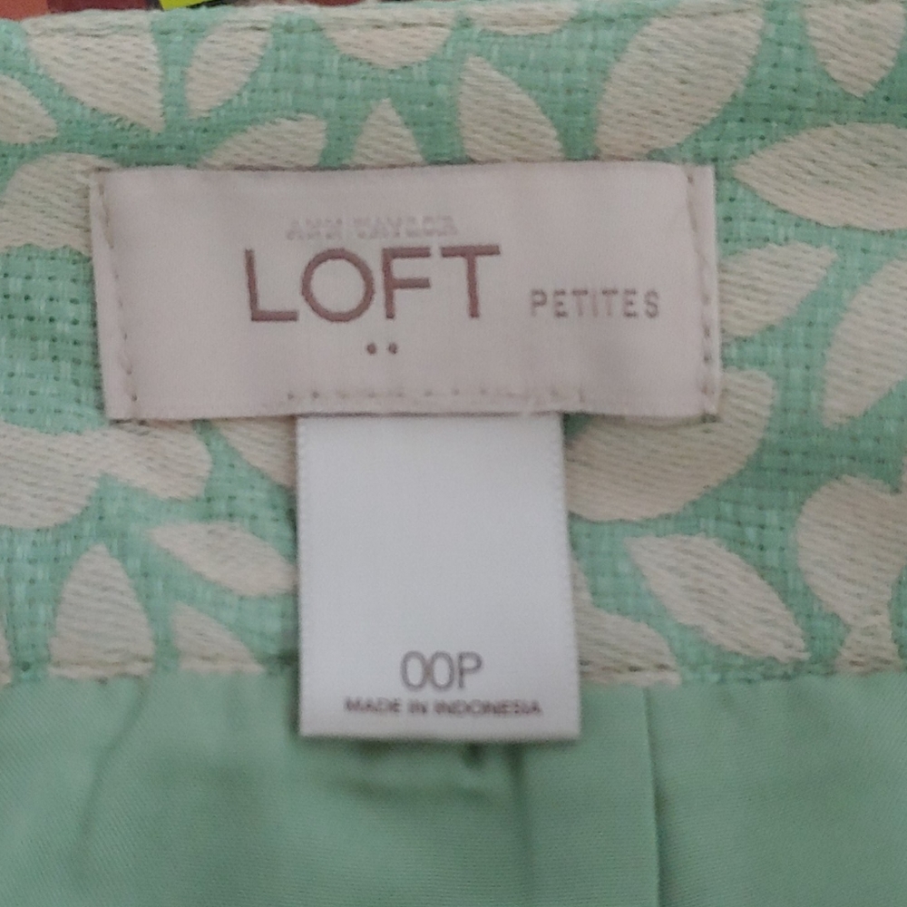 Spring skirt - Picture 3 of 3